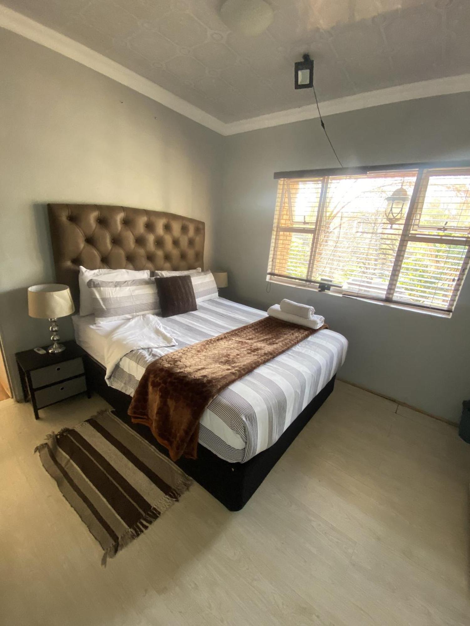 Menlyn Mews Guesthouse Pretoria-Noord Esterno foto