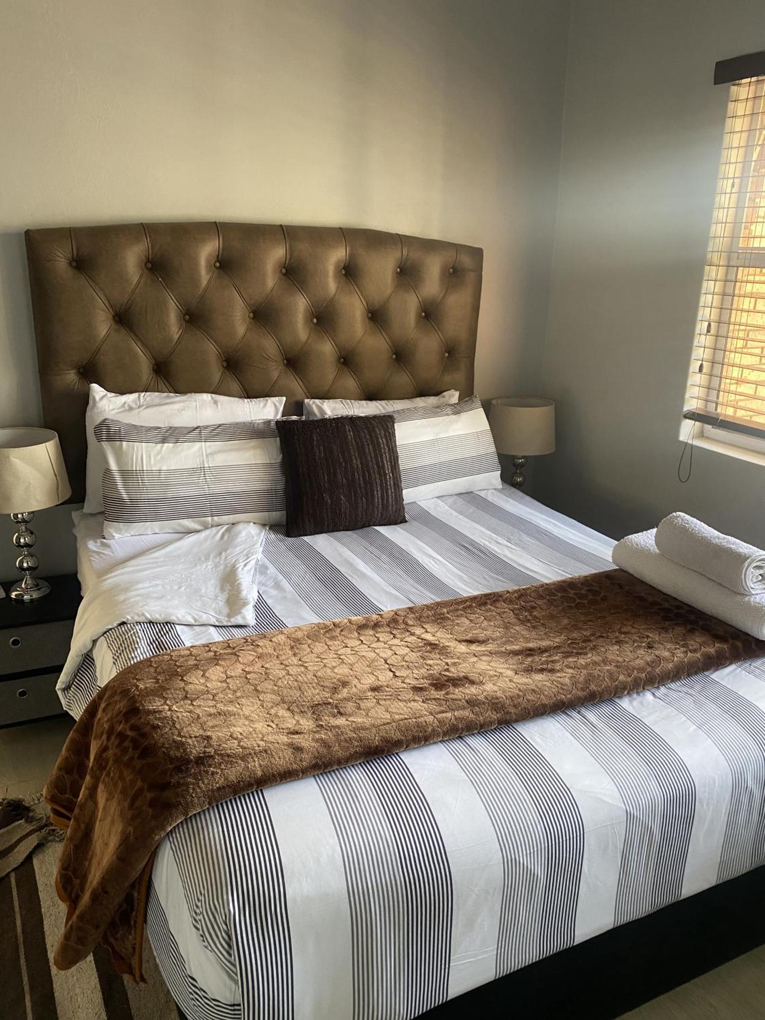 Menlyn Mews Guesthouse Pretoria-Noord Esterno foto