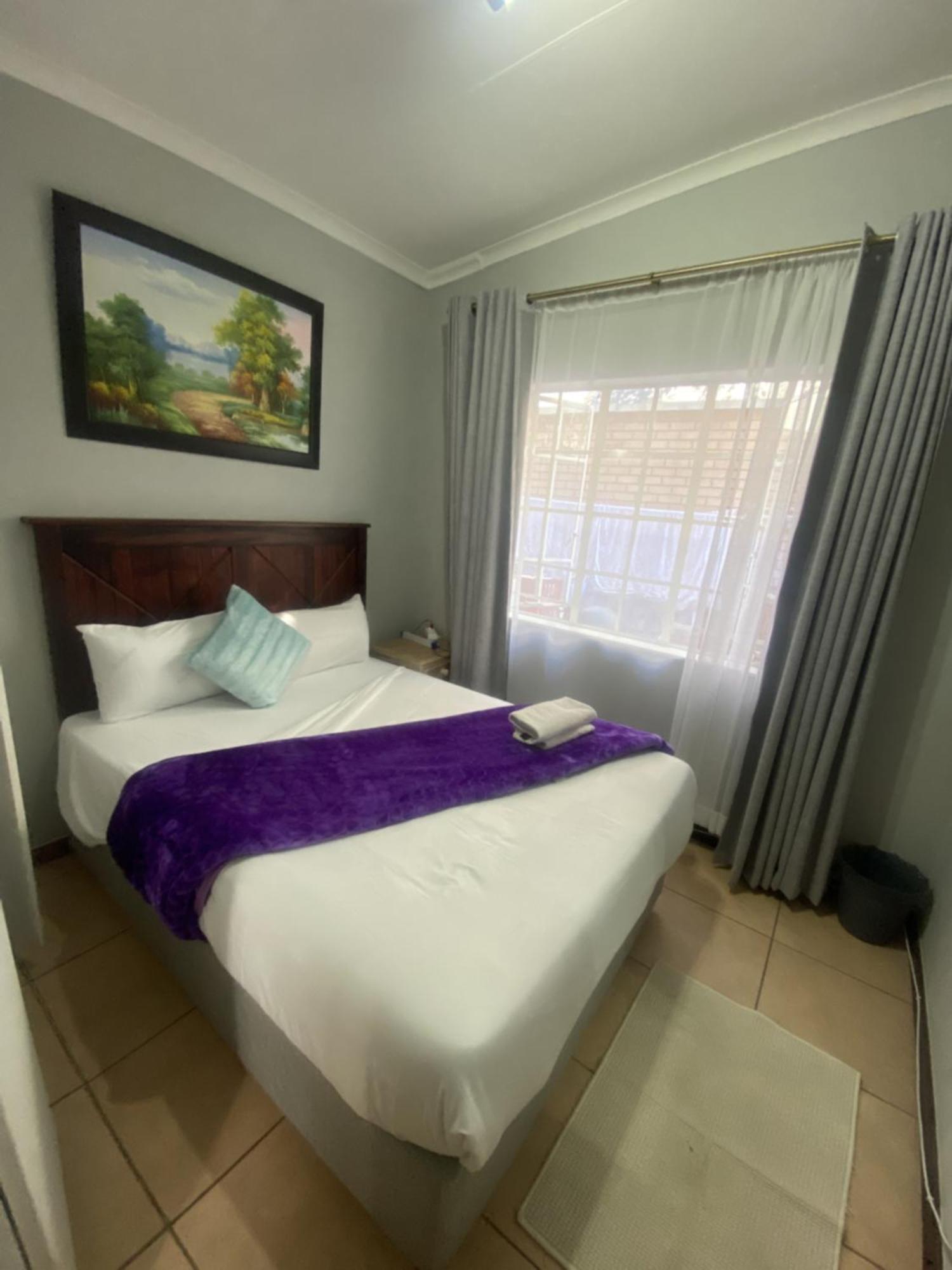 Menlyn Mews Guesthouse Pretoria-Noord Esterno foto